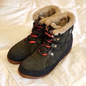 Columbia Women's Olive Green Mid Omni Grip Snow Boot